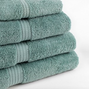 Juego de toallas Gris claro 100% algodón orgánico de 700 gramos.